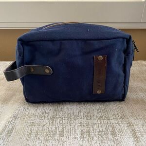 Vintage Addiction Men's Navy Blue Canvas Shaving/Toiletry Bag. New with Tag NWT